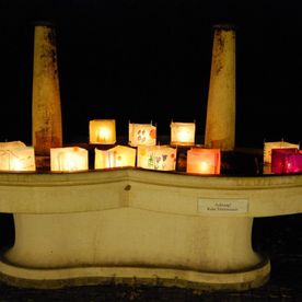 Leuchtende Laternen in Brunnen