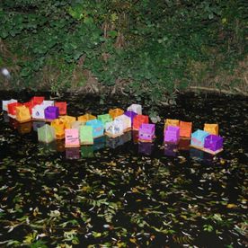 Laternen im Wasser